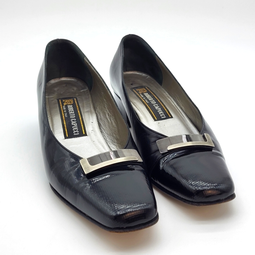 Roberto Capucci Black Shiny Pebbled  Leather Metal Detaile Classic Feminine Shoe